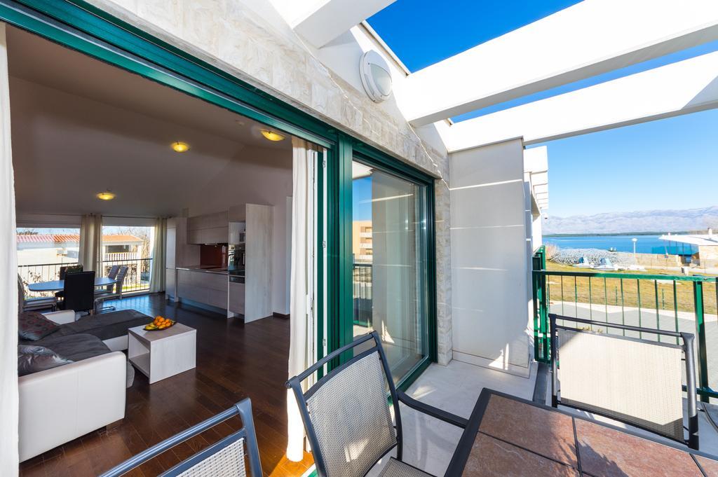 Queen Beach Apartments Nin Buitenkant foto