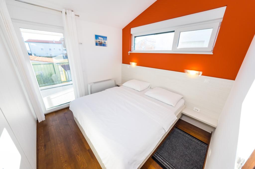 Queen Beach Apartments Nin Buitenkant foto