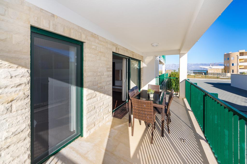 Queen Beach Apartments Nin Buitenkant foto
