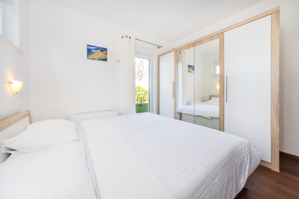 Queen Beach Apartments Nin Buitenkant foto