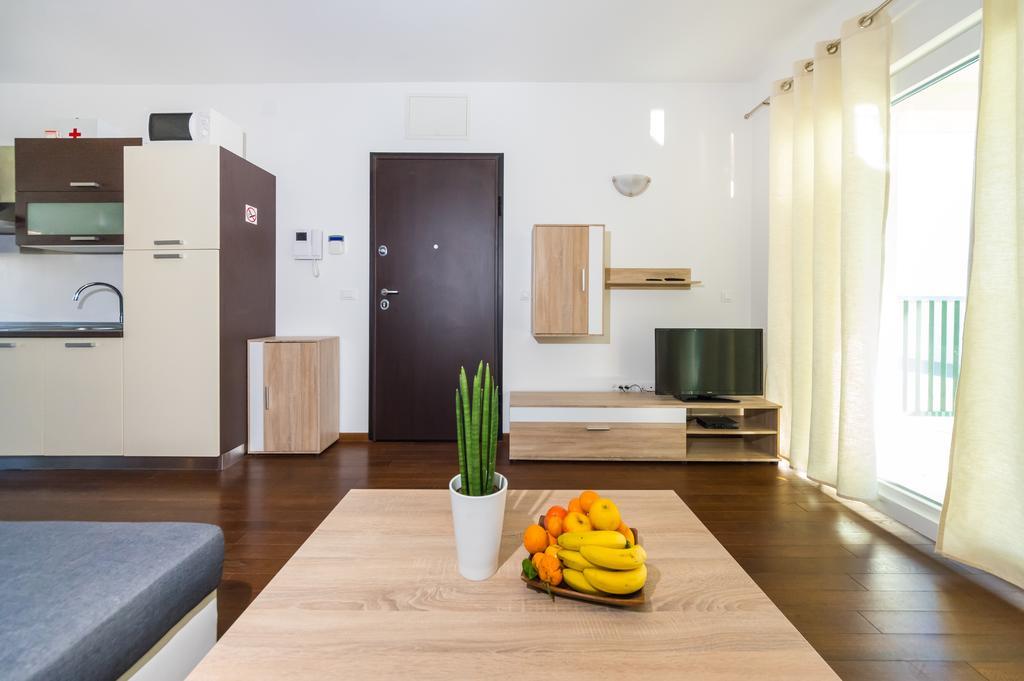 Queen Beach Apartments Nin Buitenkant foto