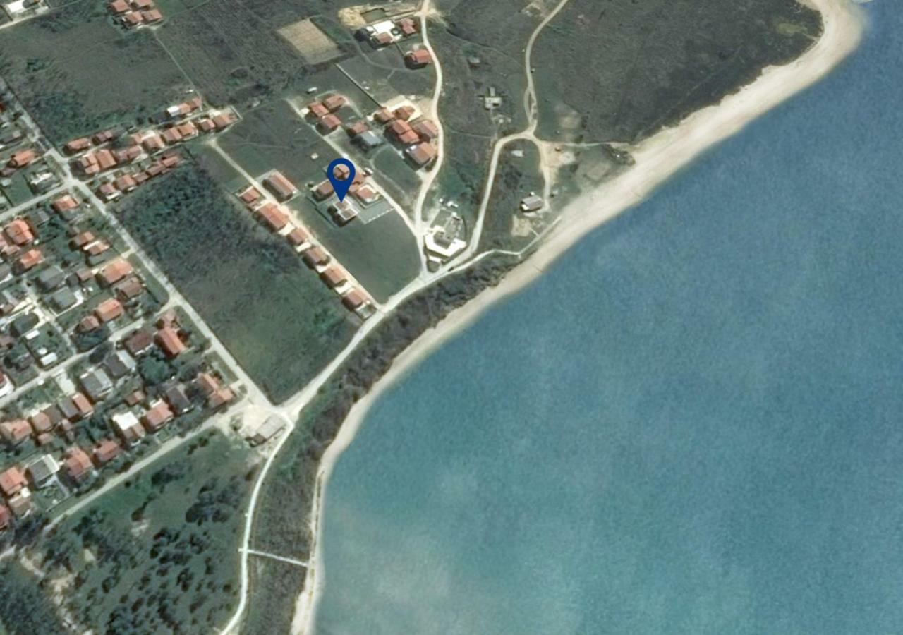 Queen Beach Apartments Nin Buitenkant foto